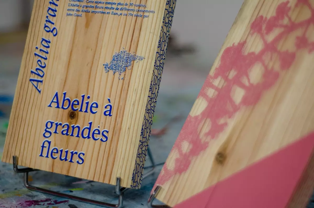 détail panneaux en bois